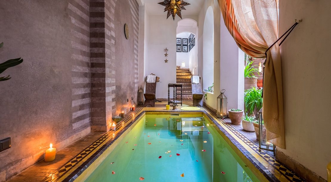 Riad Sable Chaud Marrakech — Bassin et piscine relaxante au cœur de la Médina